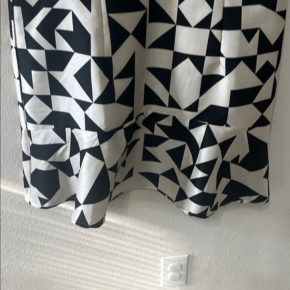 Zapelle Geometric Black and White Midi Dress - Picture 7 of 9